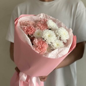 Букет «Platinum Rose» диантус и хризантема