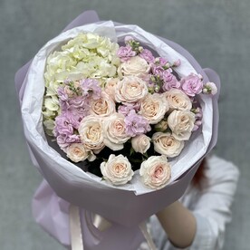 Сборный букет в лавандовой упаковке