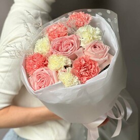 Розы и диантусы