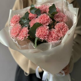 Монобукет диантусов с эвкалиптом нежный