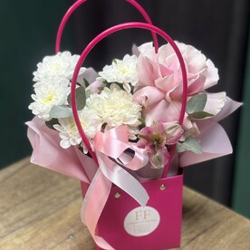 Букет в сумочке «Фуксия»