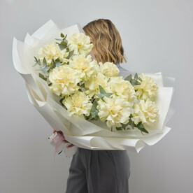 Букет из белых французских роз и эвкалипта (001)