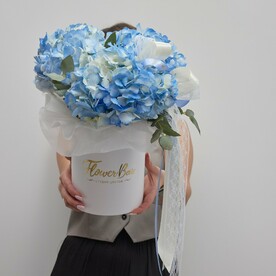 Голубые гортензии в шляпной коробке (062)