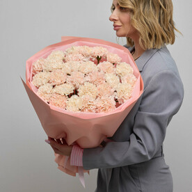 Воздушный букет из 27 гвоздик (029)