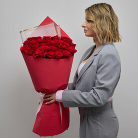 Классический букет из 25 красных роз (031)
