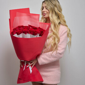 Классический букет из 15 красных роз (032)