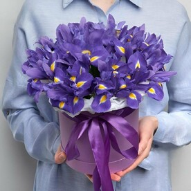 Ирисы в коробке