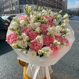 Букет из гвоздики и еустомы 💕