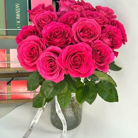 Моно-букет из малиновых роз 17 шт