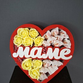 Сердце из мыльных роз и рафаелло