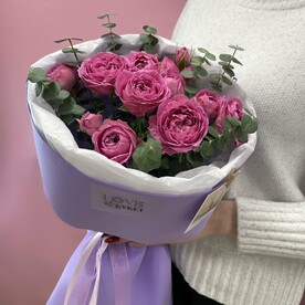 Букет из королевских пионовидных роз