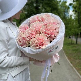 Большой букет из 9 розовых французских роз