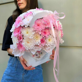 Нежная хризантема в сумке