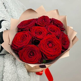 9 красных роз, букет живых цветов 50 см