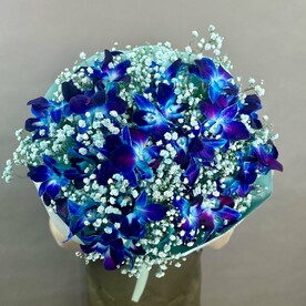 Букет из космической орхидеи с гипсофилой