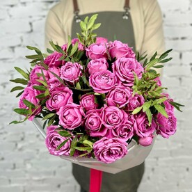 Пионовидные кустовые розы Мисти Баблс и фисташка