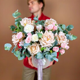 Большая шляпная коробка с французскими розами 7 шт