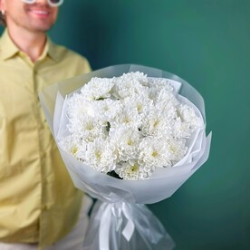 7 белоснежных хризантем