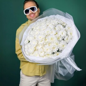 15 белоснежных хризантем