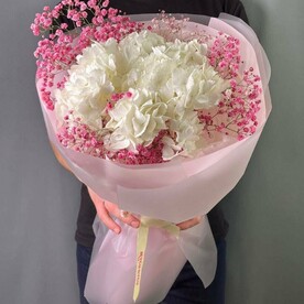 Белая гортензия с розовой гипсофилой 401