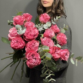 Букет пионовидная Роза и эвкалипт