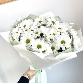 Букет из ромашковых хризантем