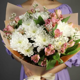 Хризантема с альстромериями