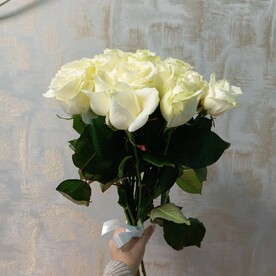 Моно букет из белых роз