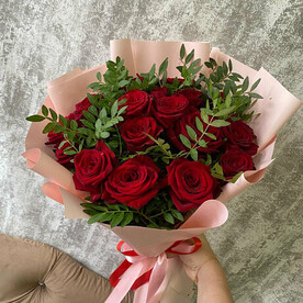 19 роз с фисташкой