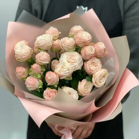 Нежные кустовые розы