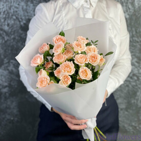 Персиковая кустовая роза