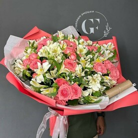 Букет АЛЬСТРОМЕРИЯ С КУСТОВОЙ РОЗОЙ