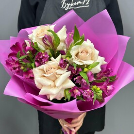 Роза и альстромерия