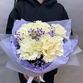 Белая французская роза и гипсофила