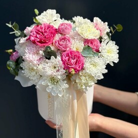 Композиция в коробке с пионовидными розами💗