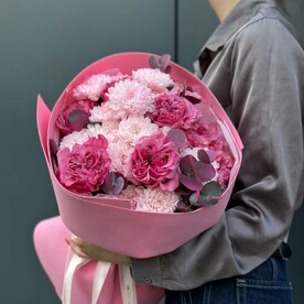 Розовый букет с хризантемами и розами💗