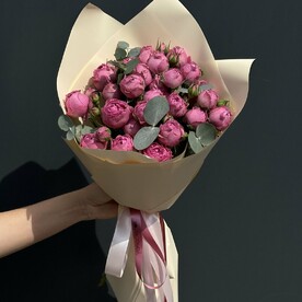 5 кустовых пионовидных роз Мисти Баблс с эвкалиптом