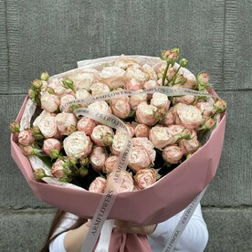 Кустовые пионовидные розы Bombastic