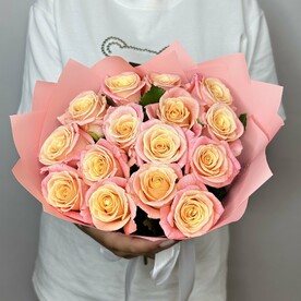 Букет живых цветов из оранжевых роз мисс пигги "15шт"