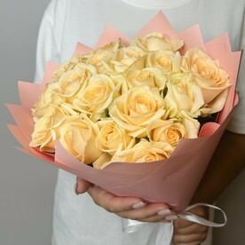 Букет живых цветов из кремовых роз пич аваланж "19шт"