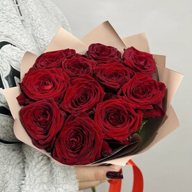 Букет живых цветов из красных роз 11 шт (40см)