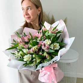 Букет из альстромерий нежный