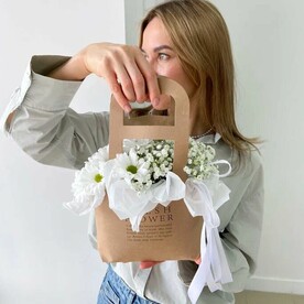 Хризантема с гипсофилой в крафте