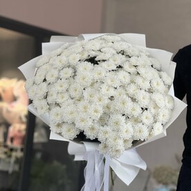 Объемный букет из хризантемы