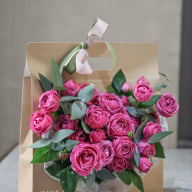 Композиция из Розовых Пионовидных роз