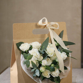 Композиция из Белых Пионовидных Роз