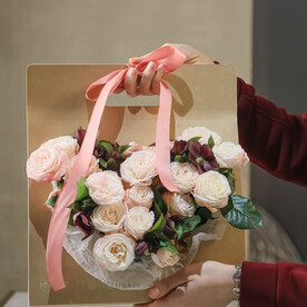 Композиция из Нежных Пионовидных Роз