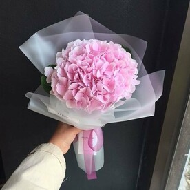 БУКЕТ-КОМПЛИМЕНТ ИЗ ГОРТЕНЗИИ