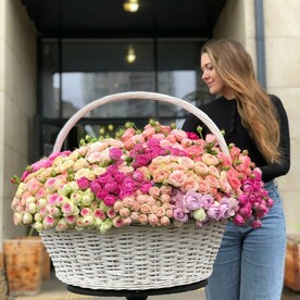 501 ПИОНОВИДНАЯ РОЗА В КОРЗИНЕ