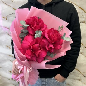 Букет Комплимент из Французских роз с эвкалиптом